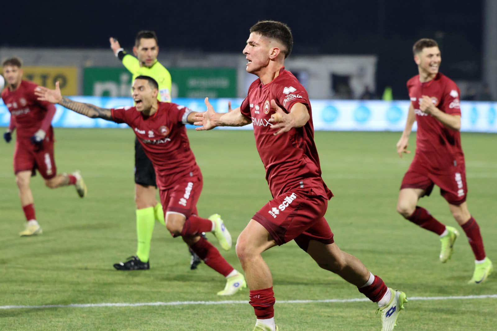 Cittadella rallies to beat Bari, keeps survive hopes alive